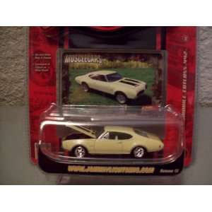   Musclecars R13 White 1969 Oldsmobile Cutlass 442: Toys & Games