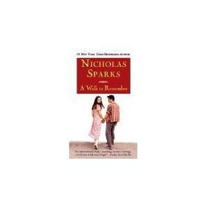  A Walk to Remember Nicholas Sparks (Author)A Walk to Remember 