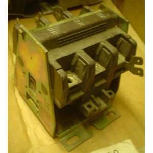  Contactor SLYVANIA A77 288502A 89 240V COIL 3 Pole 25A 