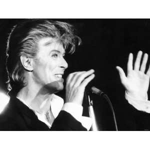  David Bowie Super Star Sang at a Press Conference and Announced 