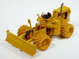 Caterpillar 825B Compactor   1/50   NZG #135 VG w/ Box  