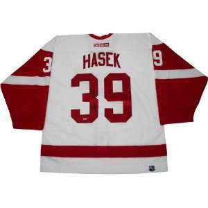  Dominik Hasek Detroit Red Wings Autographed Jersey: Sports 