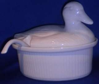Calif USA Vintage Ceramic Duck Soup Tureen Ladle White  