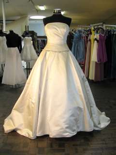 NWOT EVE OF MILADY WEDDING GOWN STYLE1365 SIZE 12 #138  