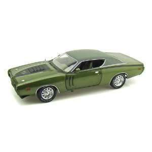  1971 Dodge Charger R/T 1/18 Green: Toys & Games