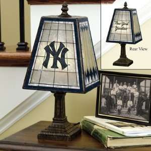  New York Yankees Art Glass Table Lamp Memorabilia. Sports 