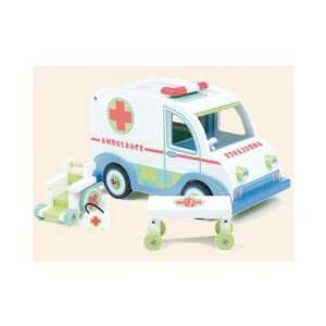  Le Toy Van Ambulance Playset TV425: Toys & Games