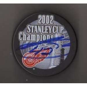 Sean Avery Signed Puck   Detroit Red Wings Stanley Cup