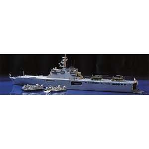   700 Scale JMSDF Defense Ship LST 4001 Ohsumi Kit Toys & Games