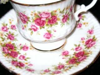 Elizabethan QUEENS ROSE Tea Cup and Saucer Bone China  