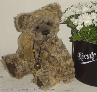 New **COLLECTABLE CHARLIE BEAR ~ DODGER** 33cm  