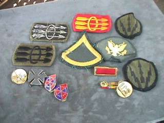 NICE COLLECTION OF 14 US MILITARY PINS & PATCHES  