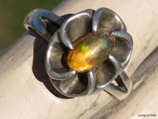 VINTAGE MEXICAN STERLING SLVER & BRIGHT FIRE JELLY OPAL RING  