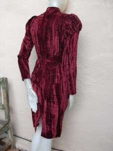   AMAZING ARCHIVAL VINTAGE 1940S STYLE RED CRUSHED VELVET DRESS S