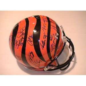  2011 Cincinnati Bengals Team Signed Autographed Full Size 