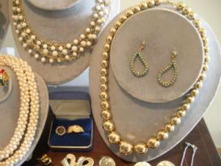 HUGE 78 PIECE VINTAGE COSTUME JEWELRY LOT LISNER COVENTRY CROWN 